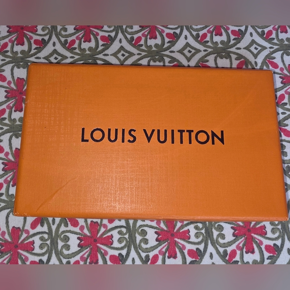 Pre-loved Black Louis Vuitton Taiga Multicles 4 Ring Key Holder - Picture 8 of 9